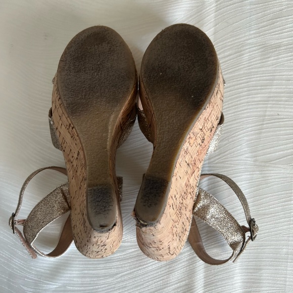 Steve Madden Gold Glitter Wedges Size 7.5 - Picture 2 of 4